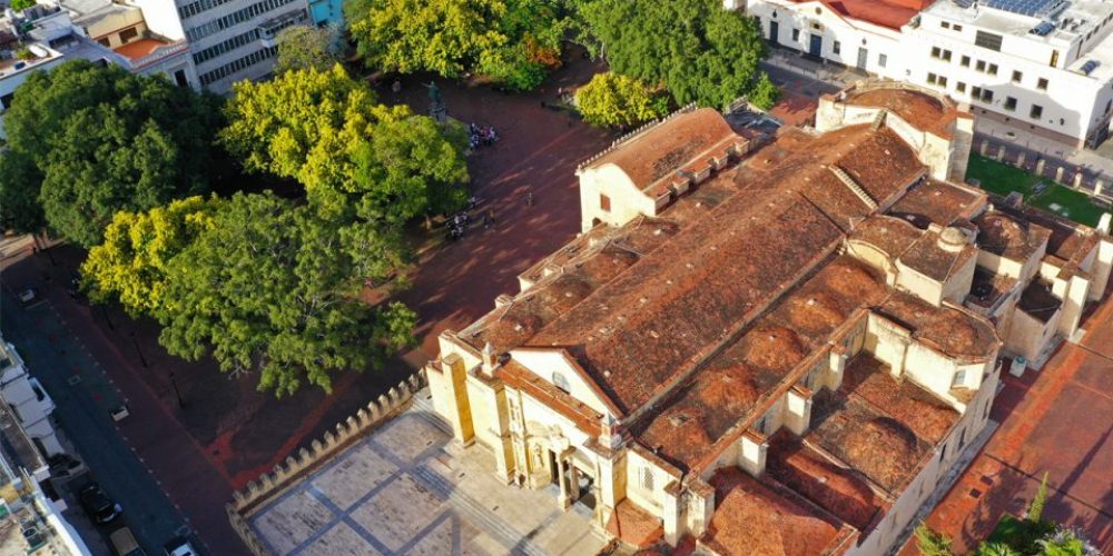 zona-colonial-en-santo-domingo-960x636
