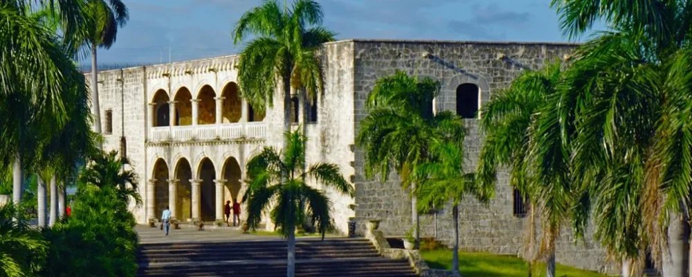 zona-colonial-en-santo-domingo-alcazar-colon-1024x734.jpg
